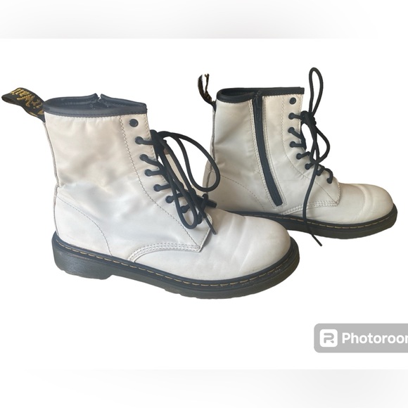 Dr. Marten White Romario Lace Up Boots size 6 US Y - Picture 3 of 6